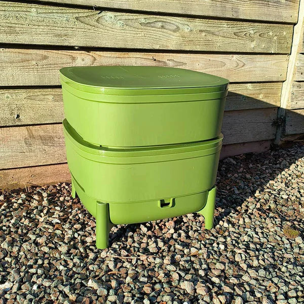 Worm farm for turning kitchen food waste into compost at home