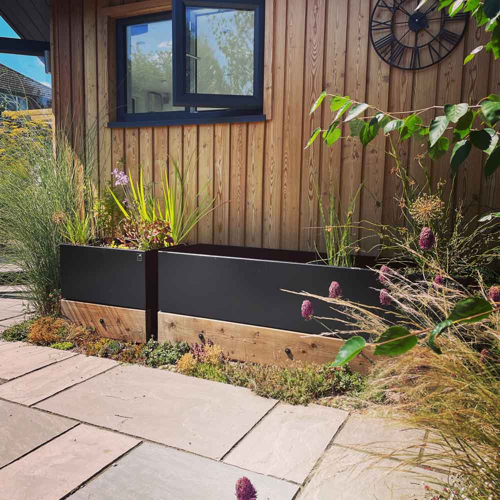 Dipping tanks and water butts for sustainable rainwater harvesting at home