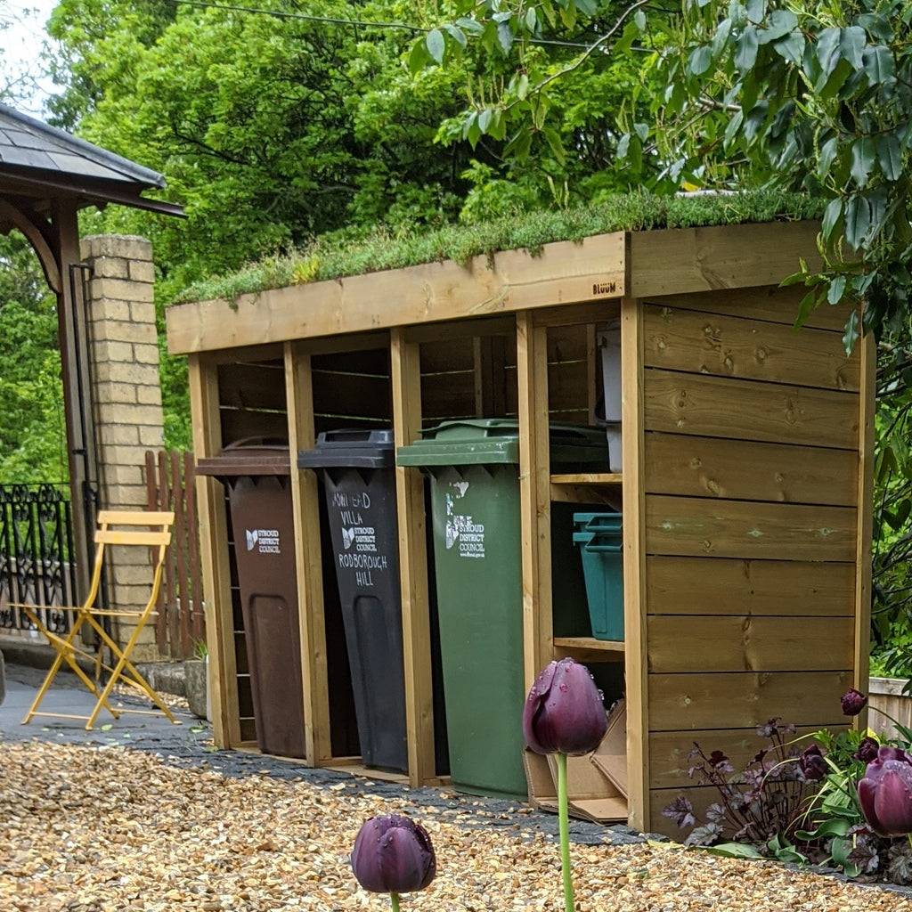 Sustainable gardening with green roof garden storage, for a living sedum roof