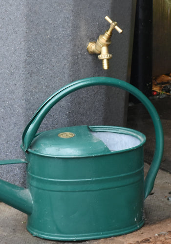 Metropolitan Water Butt with Planter brass tap